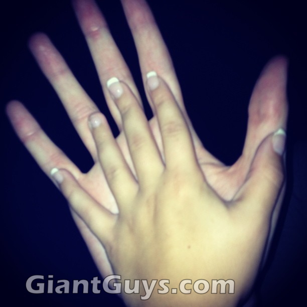 Inhumaine giant hands