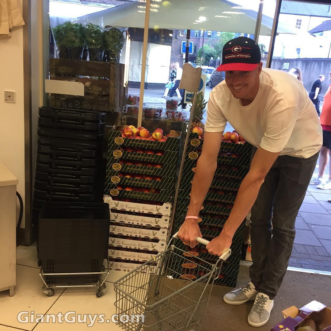 John Isner shopping cart